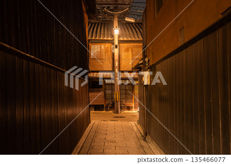 Gion, Kyoto Prefecture - Nighttime Hanamikoji 135466077