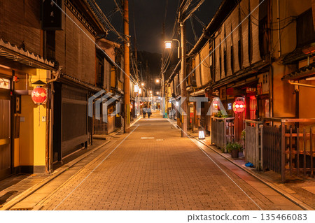 京都府祇園 - 夜景花見小路 135466083