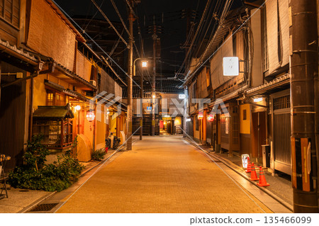 京都府祇園 - 夜景花見小路 135466099