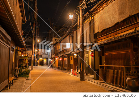 Gion, Kyoto Prefecture - Nighttime Hanamikoji 135466100