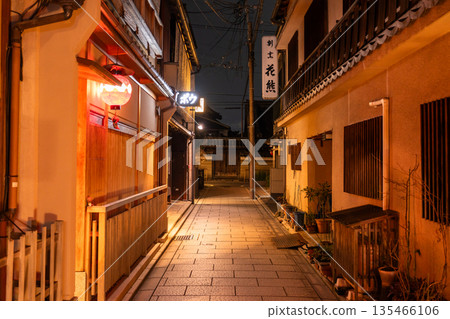 Gion, Kyoto Prefecture - Nighttime Hanamikoji 135466106