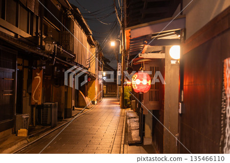 京都府祇園 - 夜景花見小路 135466110