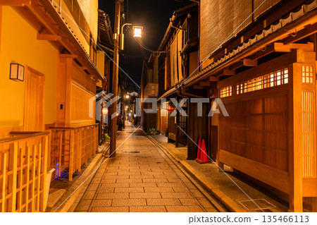 京都府祇園 - 夜景花見小路 135466113