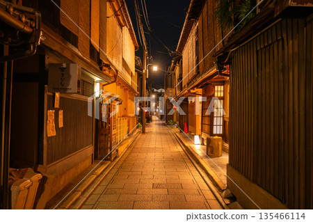 京都府祇園 - 夜景花見小路 135466114