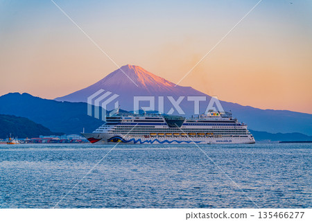 (Shizuoka Prefecture) The luxury cruise ship Aida Diva enters Shimizu Port at dawn with Mount Fuji in the background. (Shizuoka Prefecture) The luxury cruise ship Aida Diva enters Shimizu Port at dawn with Mount Fuji in the background. 135466277