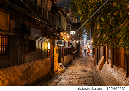 京都府:京都祇園白川夜景 京都府:京都祇園白川夜景 135466381