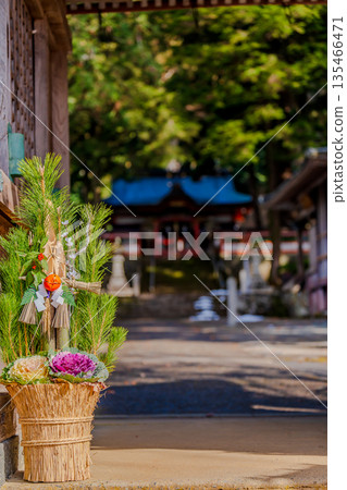 New Year's scenery with Kadomatsu and shrine 135466471