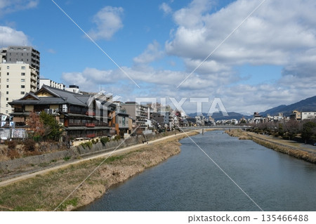 京都五條橋景色 135466488