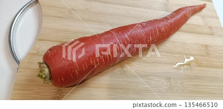 Golden ginseng 135466510