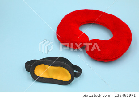 Eye mask and neck pillow 135466971