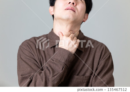 Middle-aged man suffering from sore throat 135467512