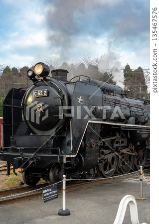 冒著煙的蒸汽機車 135467576