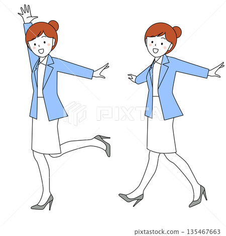 一個女人興奮地走著 135467663