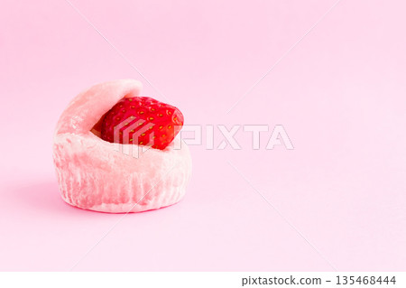 Strawberry Daifuku 135468444