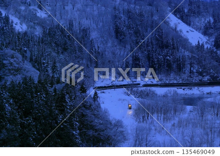 積雪覆蓋的飯山線 積雪覆蓋的飯山線 135469049