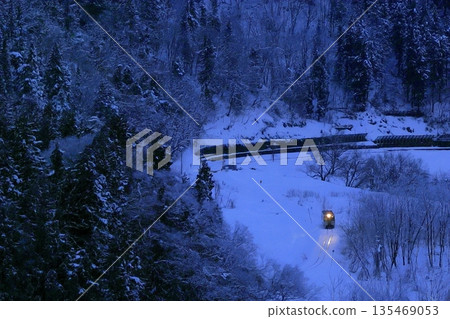 Snow-covered Iiyama Line Snow-covered Iiyama Line 135469053