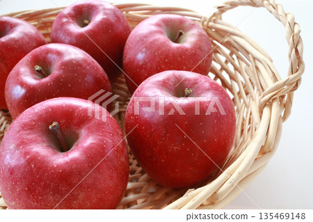 Apple in the basket 135469148
