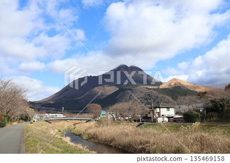 Mount Yufu and the Oita River (Yufu City, Oita Prefecture) Mount Yufu and the Oita River (Yufu City, Oita Prefecture) 135469158