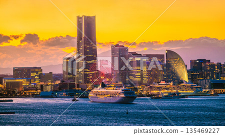 Japan's Yokohama Cityscape IIIII Rare Scenery...Two Japanese luxury cruise ships, Asuka II and Asuka III, set sail together. The era of luxury cruise ships begins... 135469227