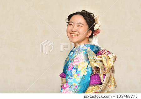 和服女孩 和服女孩 135469773