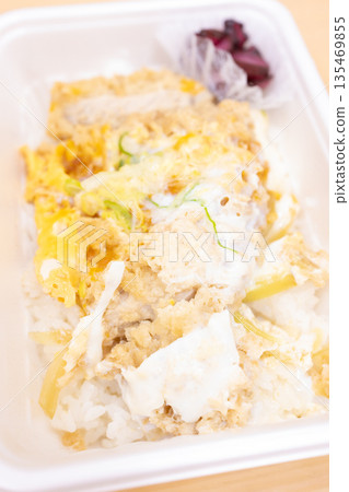 Delicious katsudon bento 135469855