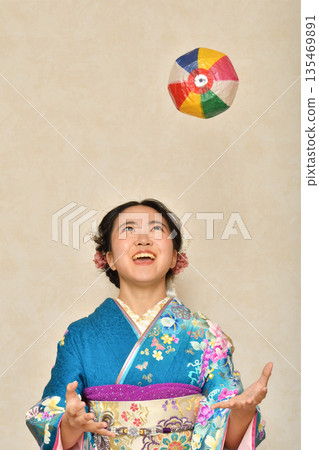 Kimono girl 135469891