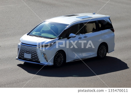 白色豪華小貨車圖像 白色豪華小貨車圖像 135470011