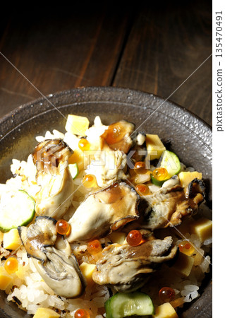 Oyster chirashi sushi 135470491