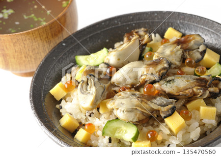 Oyster chirashi sushi and clear soup 135470560