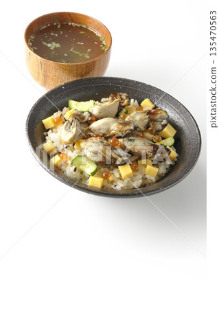 Oyster chirashi sushi and clear soup 135470563