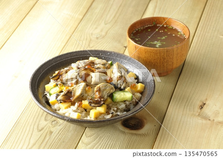 Oyster chirashi sushi and clear soup 135470565