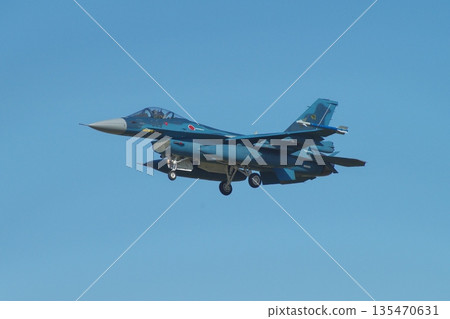 第8中隊的F-2A戰鬥機準備著陸 135470631