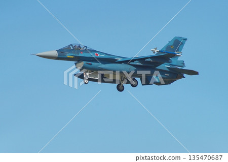 第8中隊的F-2A戰鬥機準備著陸 135470687