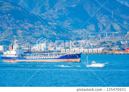 (Shizuoka Prefecture) Ships passing by at Shimizu Port under clear skies (Shizuoka Prefecture) Ships passing by at Shimizu Port under clear skies 135470931