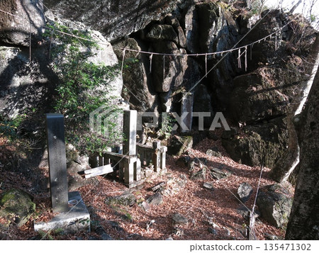 Tachimiishi stone near the summit of Mount Nantai on Mount Tsukuba Tachimiishi stone near the summit of Mount Nantai on Mount Tsukuba 135471302