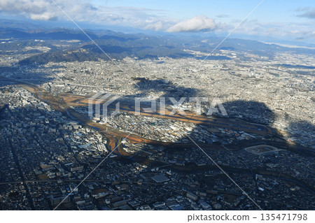 Runway above Itami Airport_03 135471798