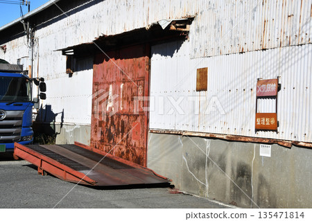 Old Warehouse_06 135471814