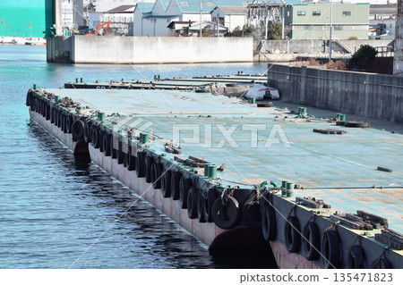 舊倉庫及駁船運輸船_03 舊倉庫及駁船運輸船_03 135471823