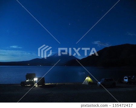 Motosu湖在冬天 Motosu湖在冬天 135472417