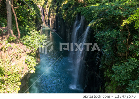 Top view of Manai waterfall of Takachiho gorge, Miyazaki Top view of Manai waterfall of Takachiho gorge, Miyazaki 135472576