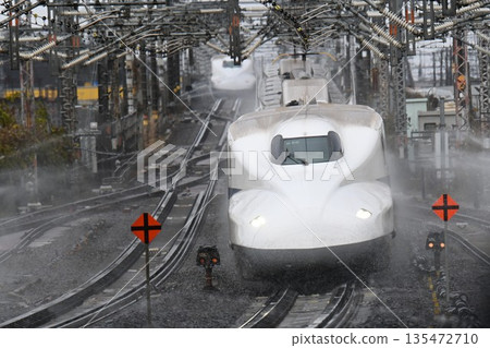Tokaido Shinkansen - Maibara Station in Winter - High-Speed Running Scene - The World of Super Telephoto Tokaido Shinkansen - Maibara Station in Winter - High-Speed Running Scene - The World of Super Telephoto 135472710