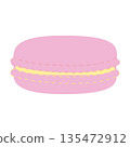Strawberry Macaron 135472912