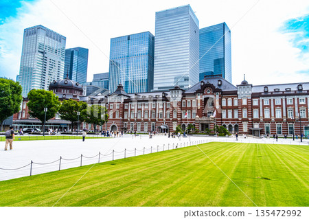 東京站丸之內站大樓夏日景色 3 千代田區,東京 東京站丸之內站大樓夏日景色 3 千代田區,東京 135472992