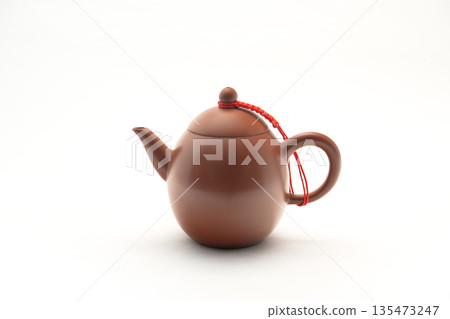 Vermilion teapot for oolong tea 135473247