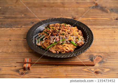 蝦油炒麵 135473452