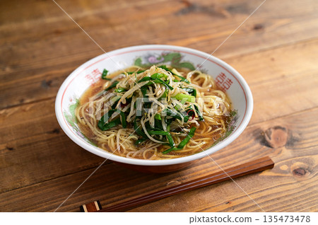 Chinese chive sprouts ramen 135473478