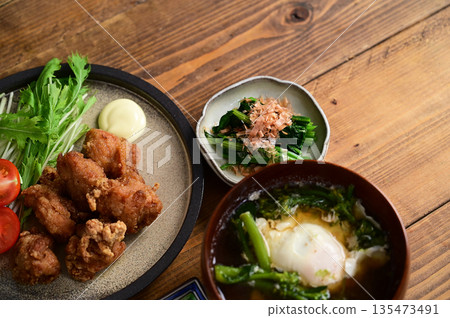 One soup and two dishes: fried chicken and spinach 135473491