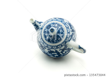 Porcelain teapot for Oolong tea Porcelain teapot for Oolong tea 135473844