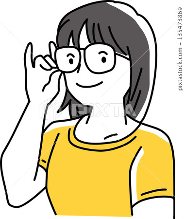 微笑的女人撫摸著她的眼鏡 135473869