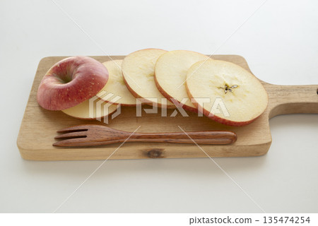Star-cut apple 135474254